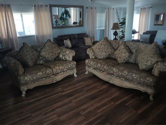 COUCHES