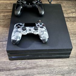PS4 W/2 Controllers