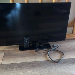 VIZIO 28” Wide 17” Tall Flat Screen TV w/ Remote – Great Condition