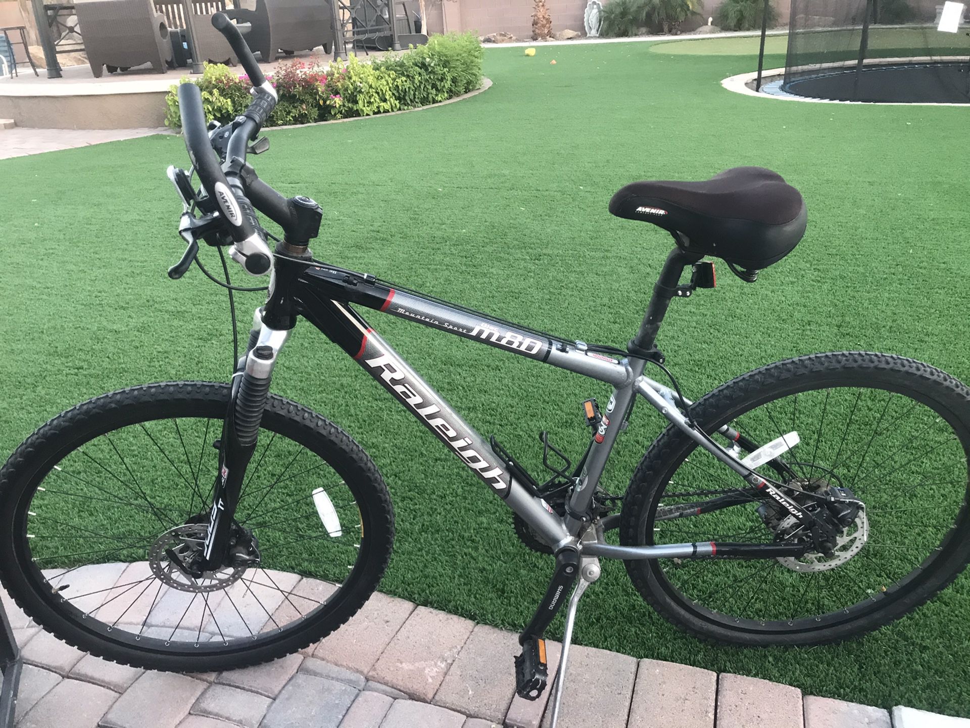 Mountain trail bike 26” wheels dual disc brakes front suspension bike is like new cond