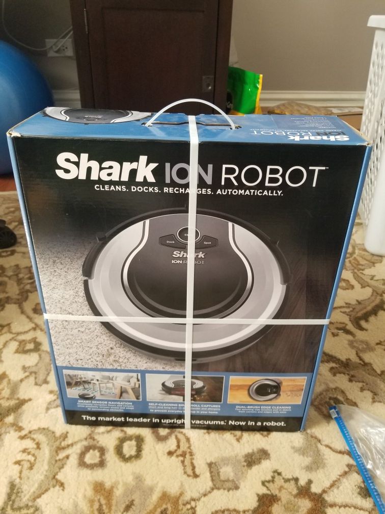 Shark ION ROBOT 720 Vacuum with Easy Scheduling Remote (RV720)