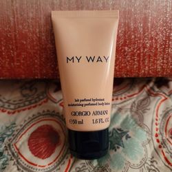 Giorgio Armani My Way
Moisturizing perfumed body lotion 