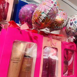 Victoria’s Secret Mother’s Day Gift Sets 🌸🩷pick Up In West Lancaster. $20 A Set . Pick Up in West Lancaster. Messege me on your way please.