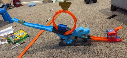 Hot wheel T. rex dinosaur track set