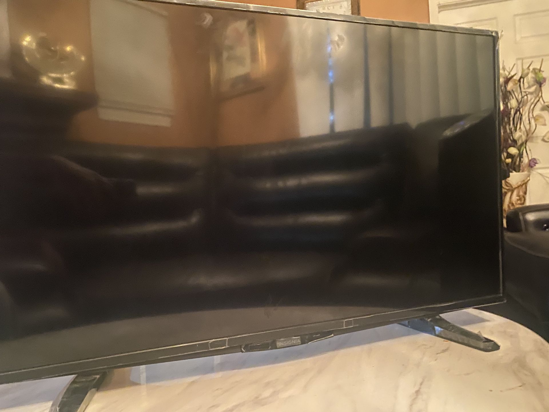 40 Inch Insignia Tv Used Like New