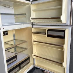 Amana Refrigerator 