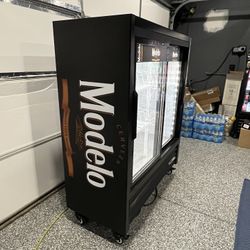 Modelo Negra Refrigerator 