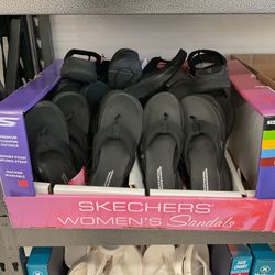 Skechers Luxe Foam Sandals/Flip Flops