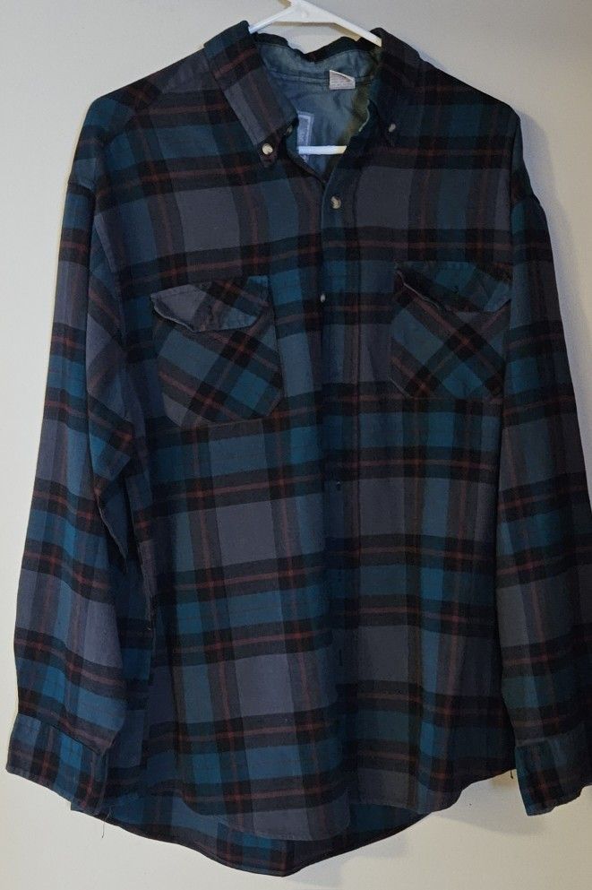 Large Men's Outdoor Exchange Button up Shirt