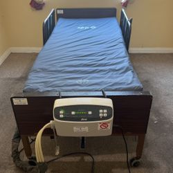 Hospital bed with inflatable pressure point mattress