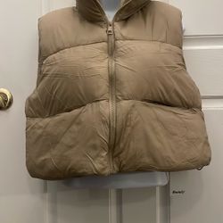 New Women’s Cropped Size Medium Puffer Vest 
