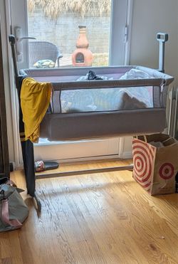(PRICE NEGOTIABLE) Milliard Baby Bedside Bassinet