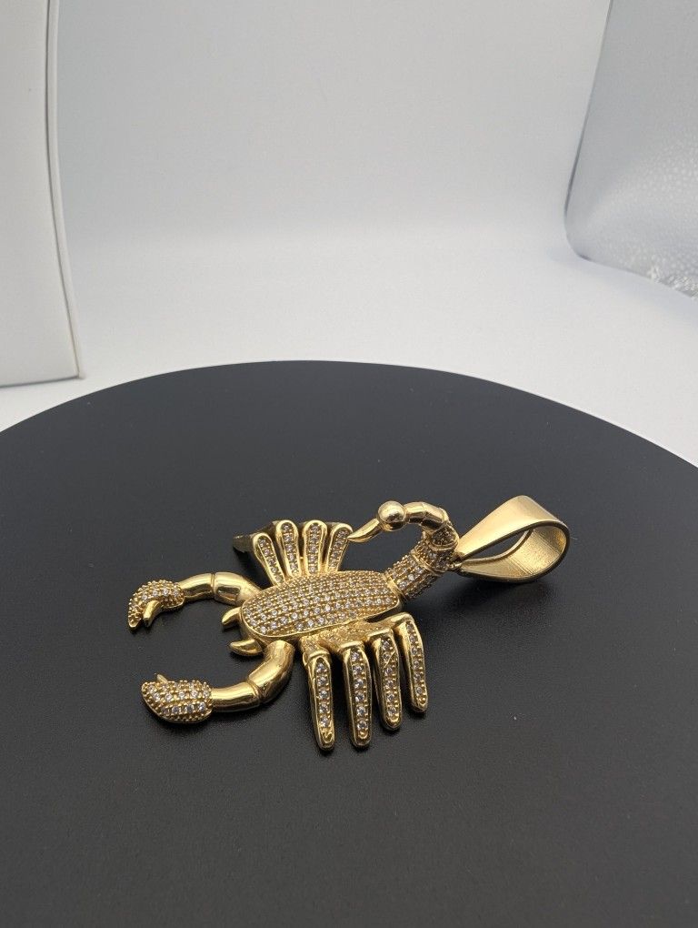 10k gold large and heavy scorpion pendant with zirconium. 