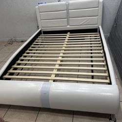 Cama Vegas King/Queen Size Con Plataforma Blanca