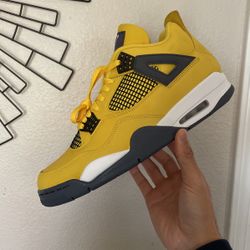 Jordan 4 Lightning