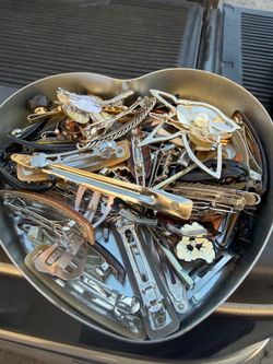 Lots of hair clips