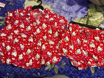 Hello Kitty Women Valentines Day Short Pajamas 