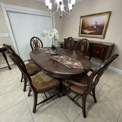 Dining Room Table and 6 Chairs