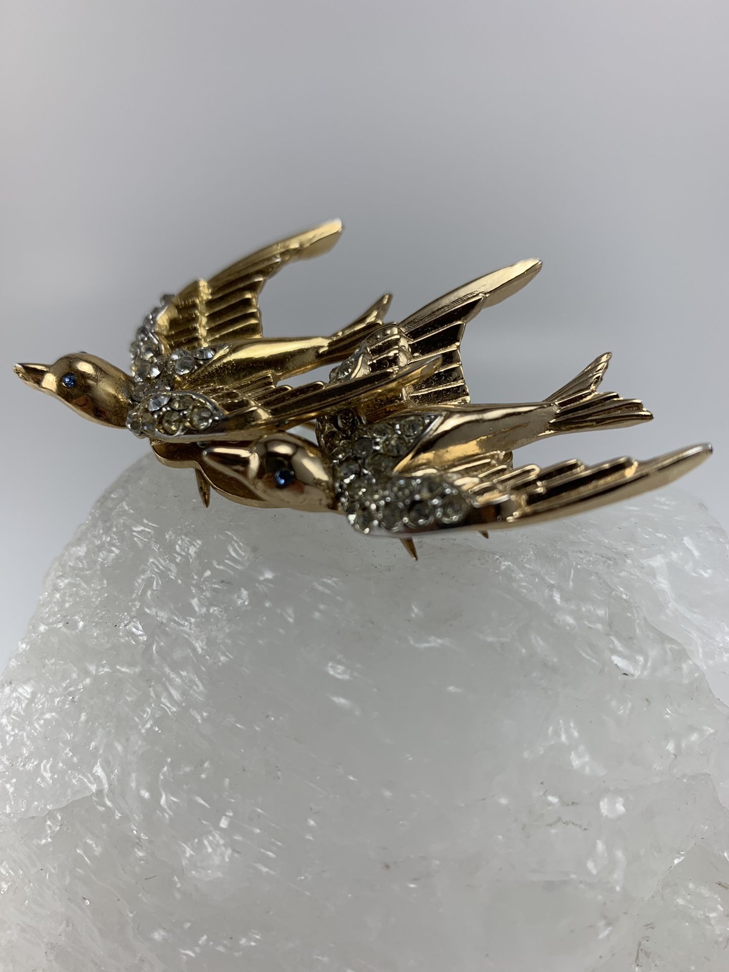 CORO Duette gold plated over sterling swallow birds fur clip
