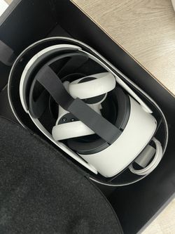 Meta Oculus Quest 2 VR Headset - White - with Headphones and Supernatural App