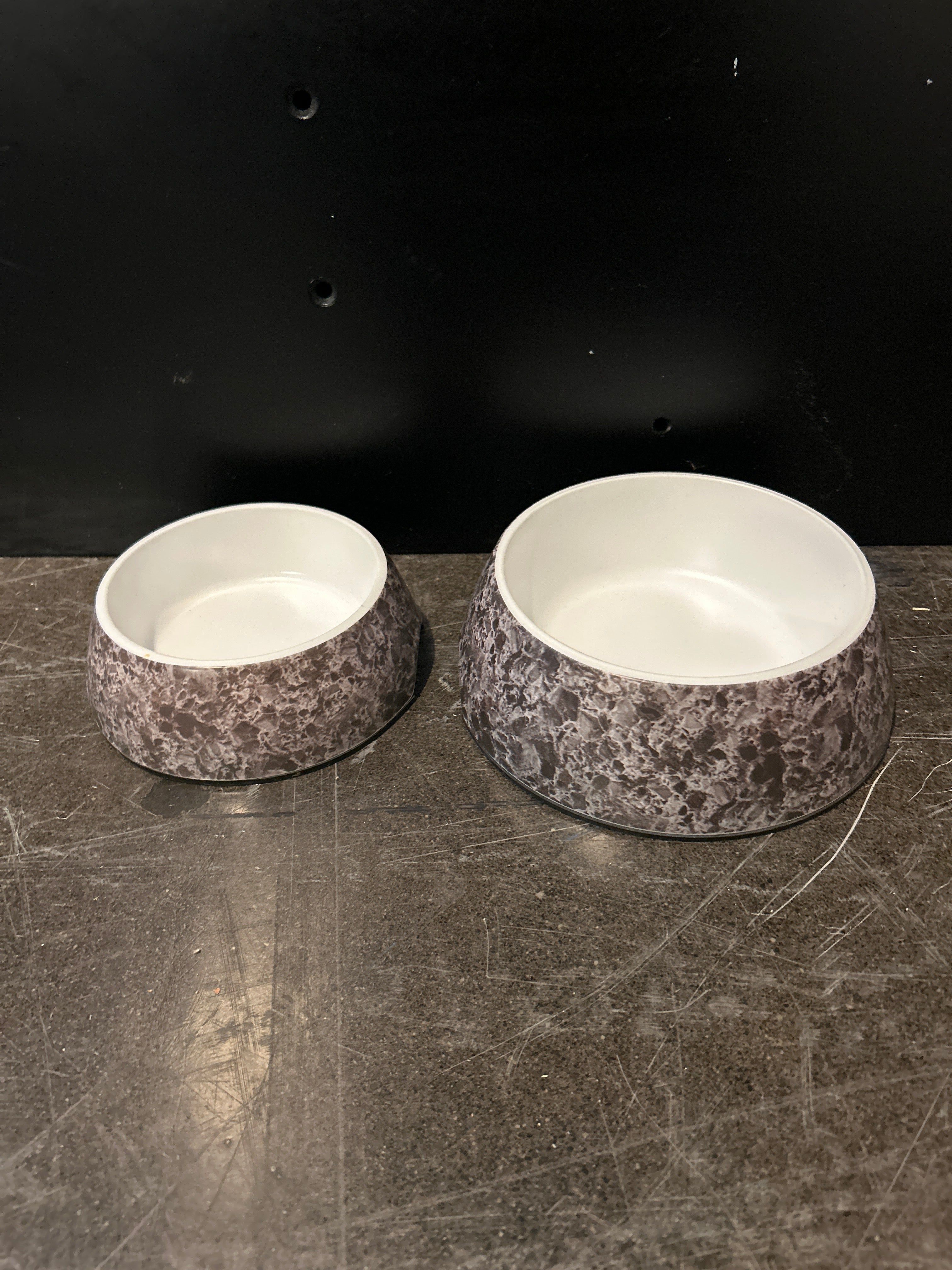 Stylish Pet Bowls: Marble Effect