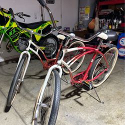 Beautiful His & Hers Matching Schwinn Beach Cruisers in Mint Condition