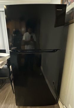 Frigidaire Black Top-Freezer Refrigerator