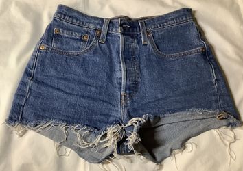 WOMENS LEVI’S DENIM SHORTS SIZE W26 