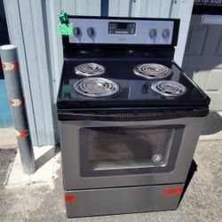 Beautiful Whirlpool Black & Stainless Electric Range Like new Immaculate Condition.