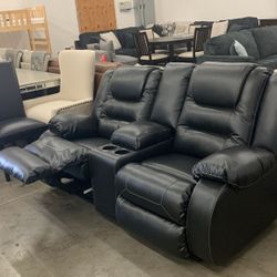 Vacherie - Reclining Loveseat
by Ashley📌In Stock🚨Finance&Delivery Available