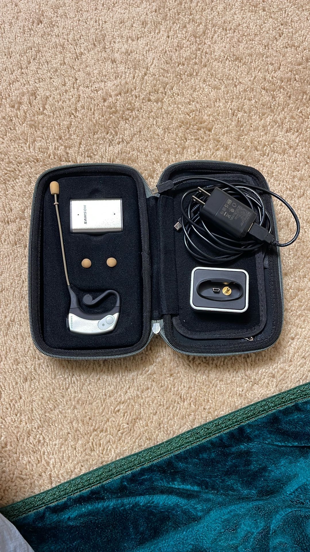 Samson AirLine Micro Earset Wireless System with Water-Resistant Micro Earset Transmitter (Channel K1)