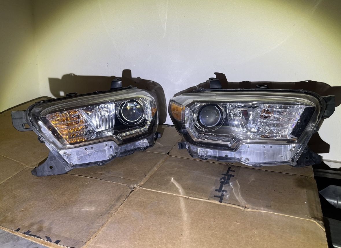 Toyota Tacoma Sport 2022 OEM Headlights with LED drl