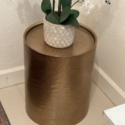 Coffee table and side table