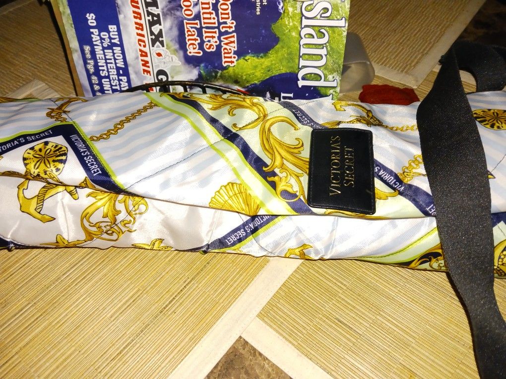 New Victoria Secrets 2 Person Travel Beach Etc Lay On Sit Etc Silk Like Blanket 8 Firm Look My Post Alot Items