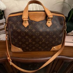 Louis Vuitton 🌲🤶🧑‍🎄 $1300 FIRM