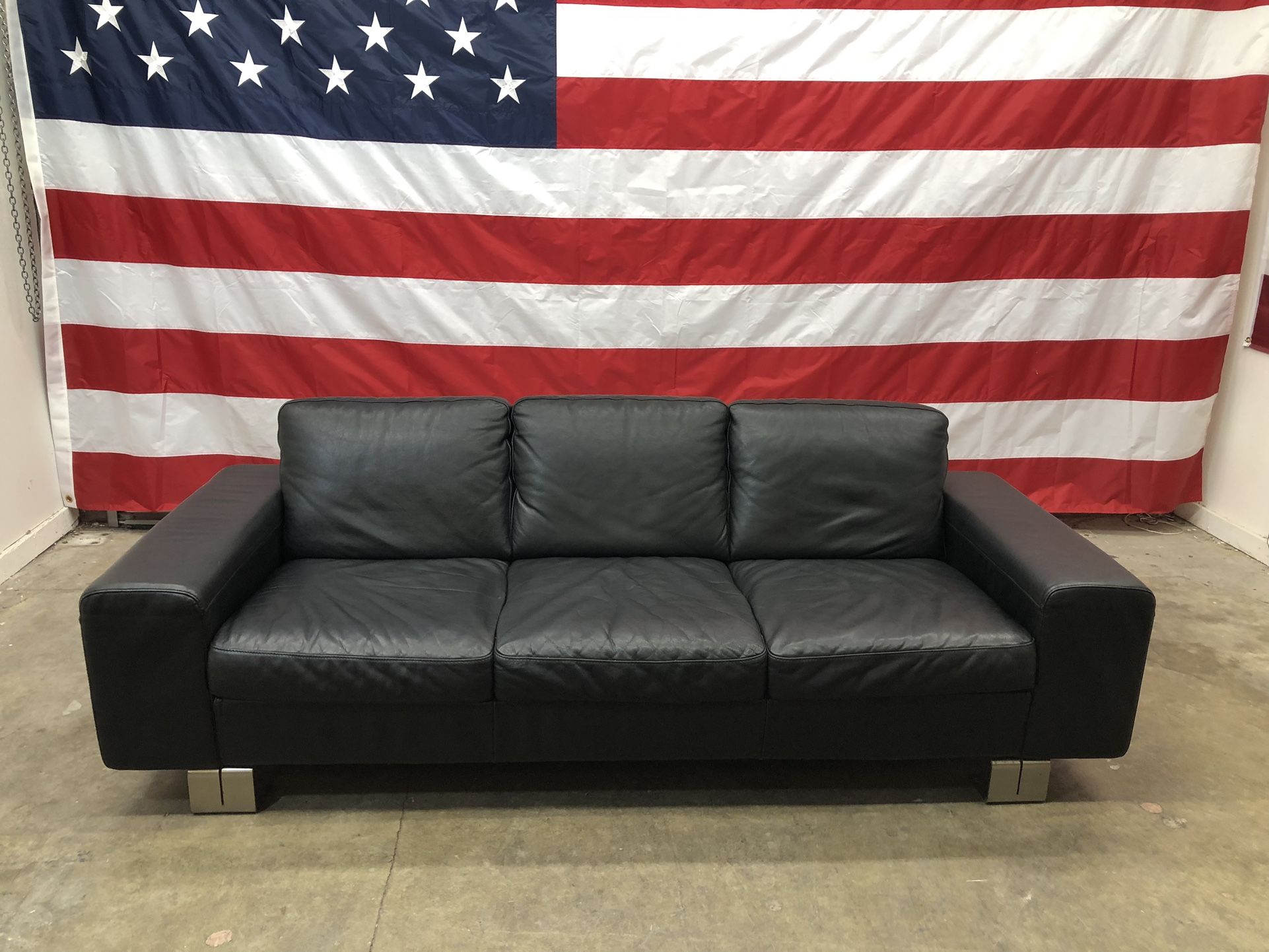 FREE DELIVERY- NATUZZI Italian Leather Sofa Couch 