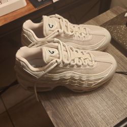 Women's Air Max 95 Size 6