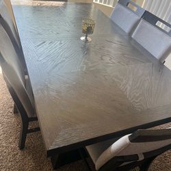 Extendable dining room table 6 chairs included Extendable dining room table 6 chairs included