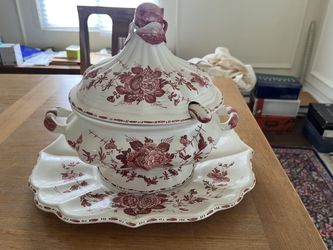 Nove Handmade And Hand Painted Soup Tureen  