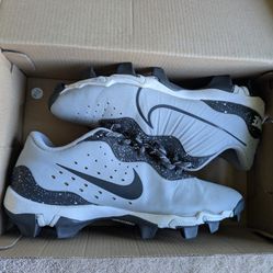 Used Nike Baseball Cleats Size 7