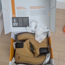 NEW Timberland 6-Inch Waterproof Boots - Size 10