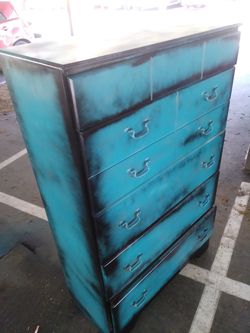 Cool & stylist dresser