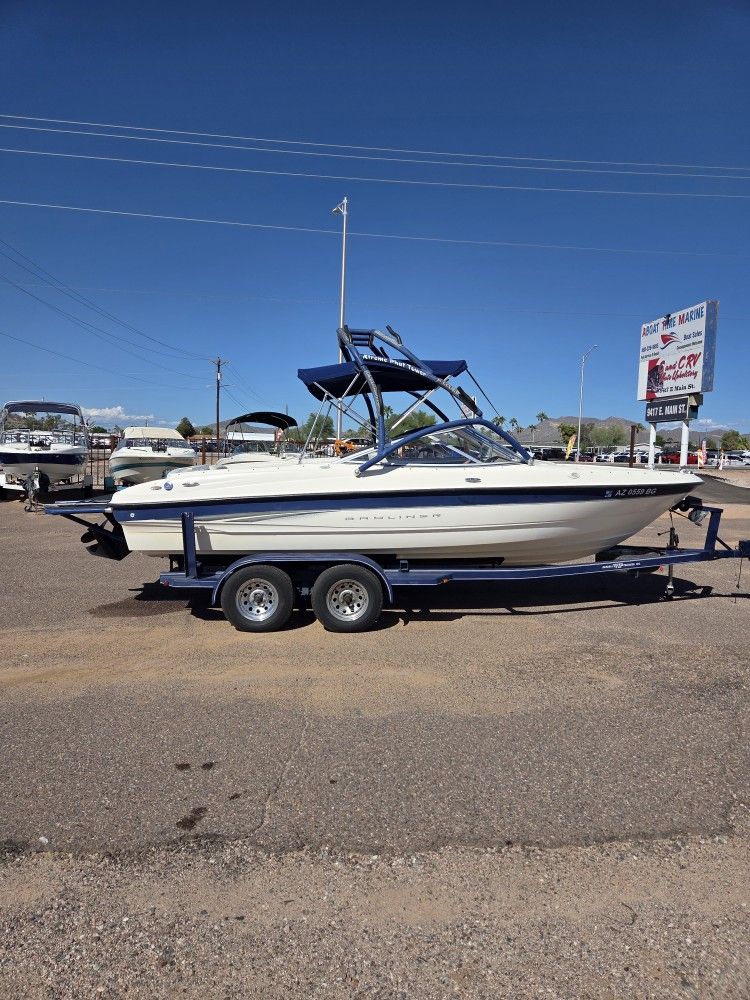 2003 Bayliner 205