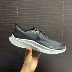 Nike Quest 3 Shield ( Men’s) 