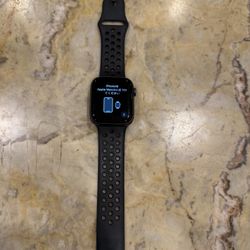 Apple Watch Series 5 Nike Addition – 44mm – Aluminum Case – Good Condition