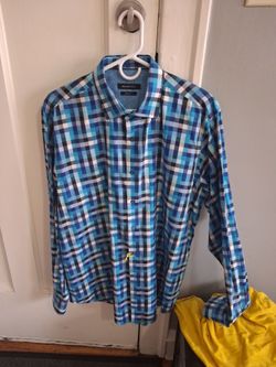 Bugatchi  dress shirt  . XL Classic fit.. Blue