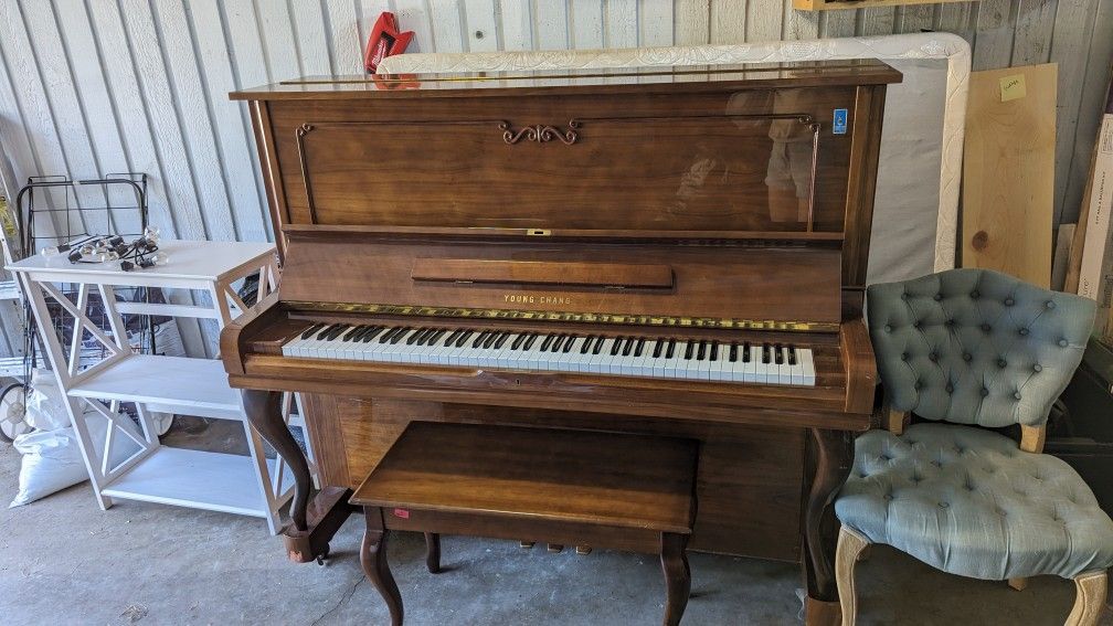 Beautiful Young Chang Piano