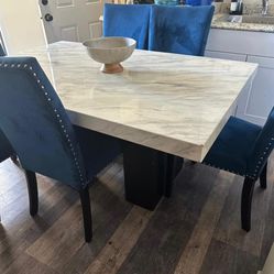 Dinning table and chairs 