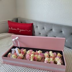 Mom Box With Natural Roses Gift Arrangement 