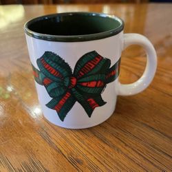 Vintage 1987 Marvelous Mugs Potpourri Press Red, White, and Green Christmas Bow Mug